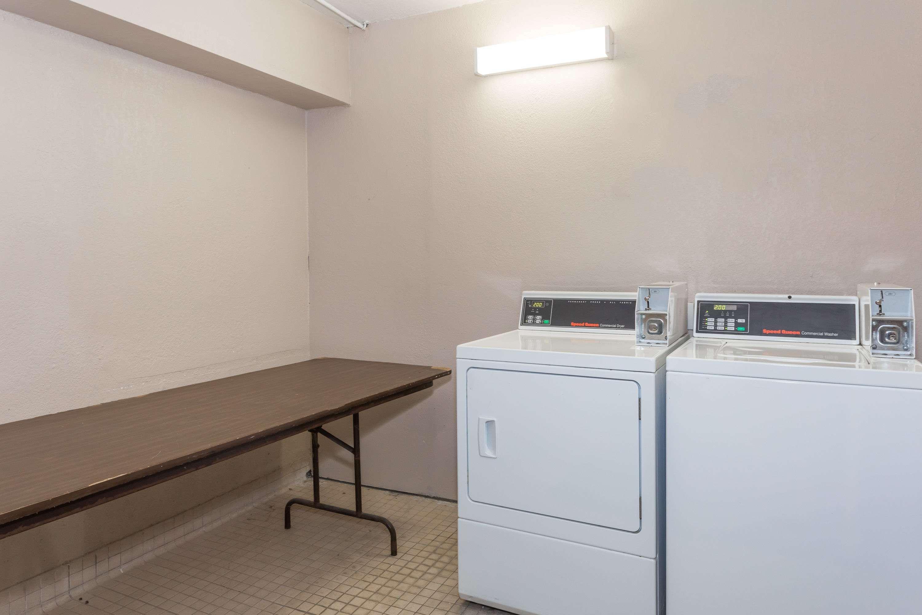 Casa Bella Inn & Suites Extended Stay Tallahassee Eksteriør billede