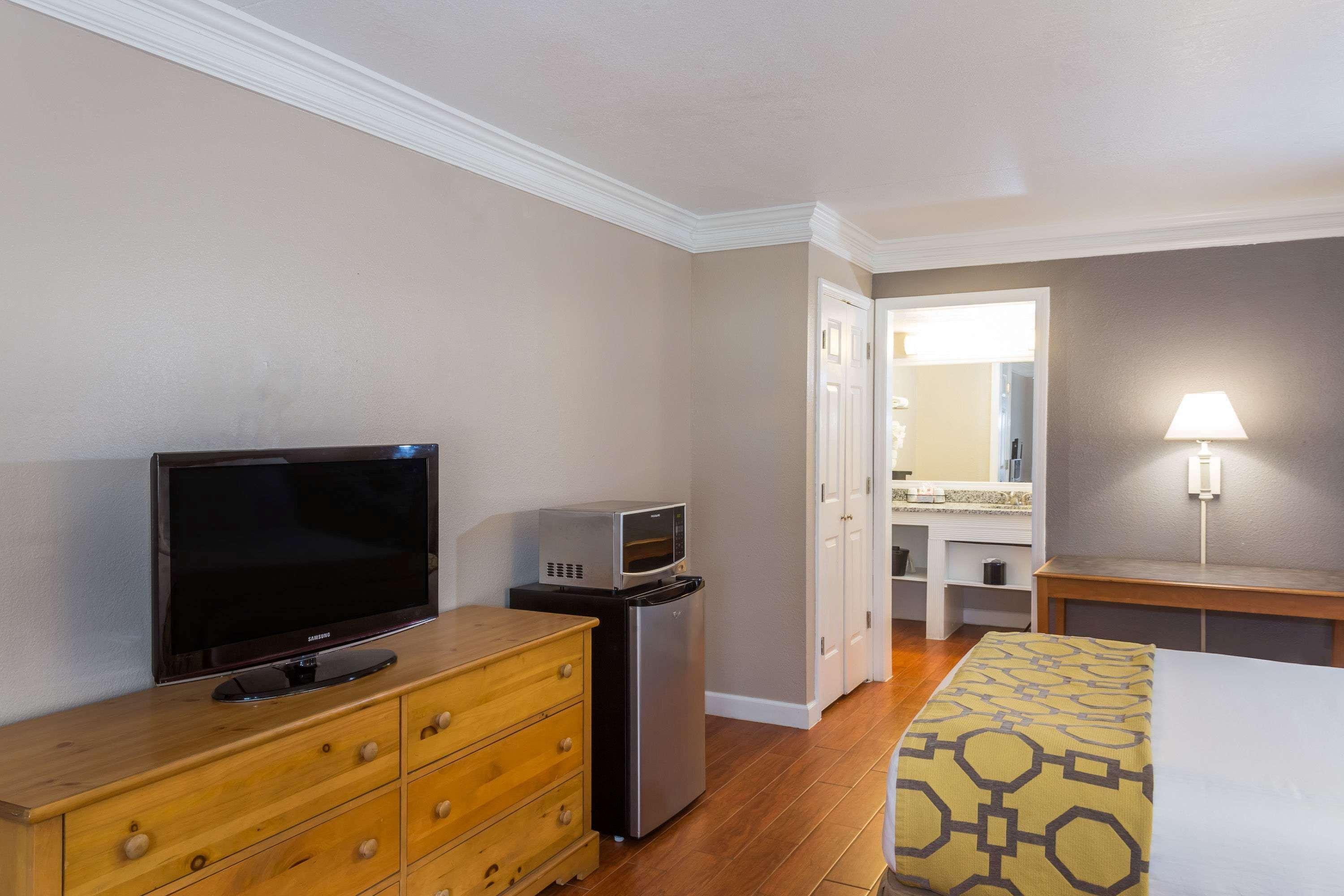 Casa Bella Inn & Suites Extended Stay Tallahassee Eksteriør billede