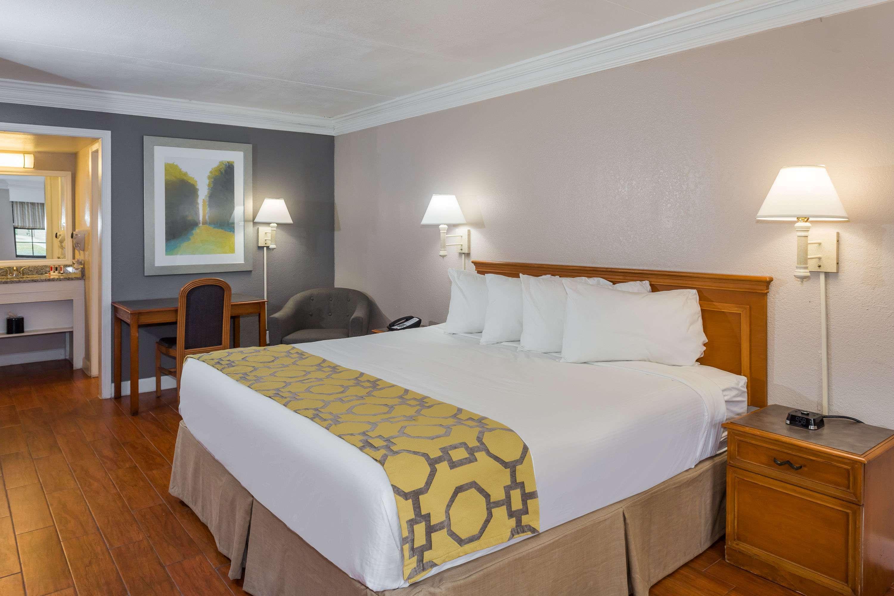 Casa Bella Inn & Suites Extended Stay Tallahassee Eksteriør billede